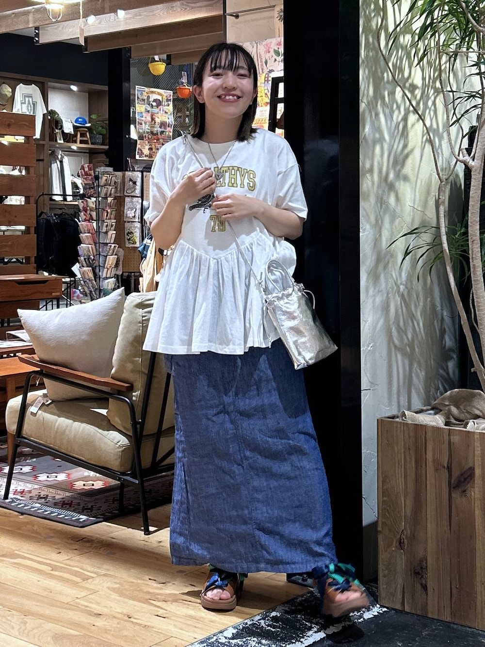 「デート/ロマンティック、楽ちんコーデ、春コーデ、女子会、ゆったり、niko and ...、夏コーデ、リラックス、骨格ウェーブ、低身長、カジュアル、体型カバー、休日コーデ、Tシャツ、スカート」｜「niko and...のFINEリネンツイルスカート（スカート、ブルー系）」を使った、h0peeekoさん（レディース・151cm）の夏コーディネートの1枚目の写真