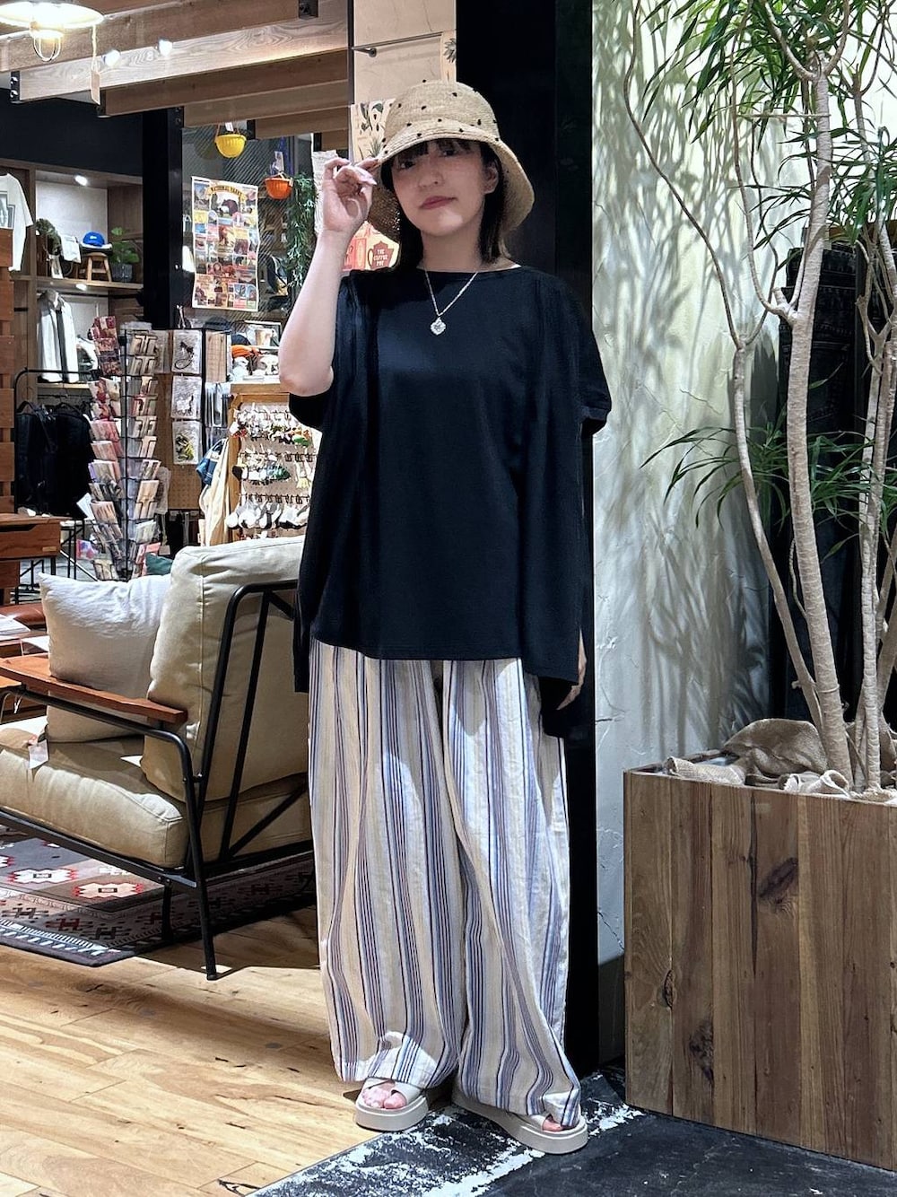 「低身長、カジュアル、体型カバー、休日コーデ、デート/ロマンティック、楽ちんコーデ、春コーデ、女子会、ゆったり、niko and ...、夏コーデ、骨格ウェーブ、リラックス、ハット、ウエストゴム」｜「niko and...のオリジナル厚底トングサンダル（サンダル、ベージュ系）」を使った、h0peeekoさん（レディース・151cm）の夏コーディネートの1枚目の写真