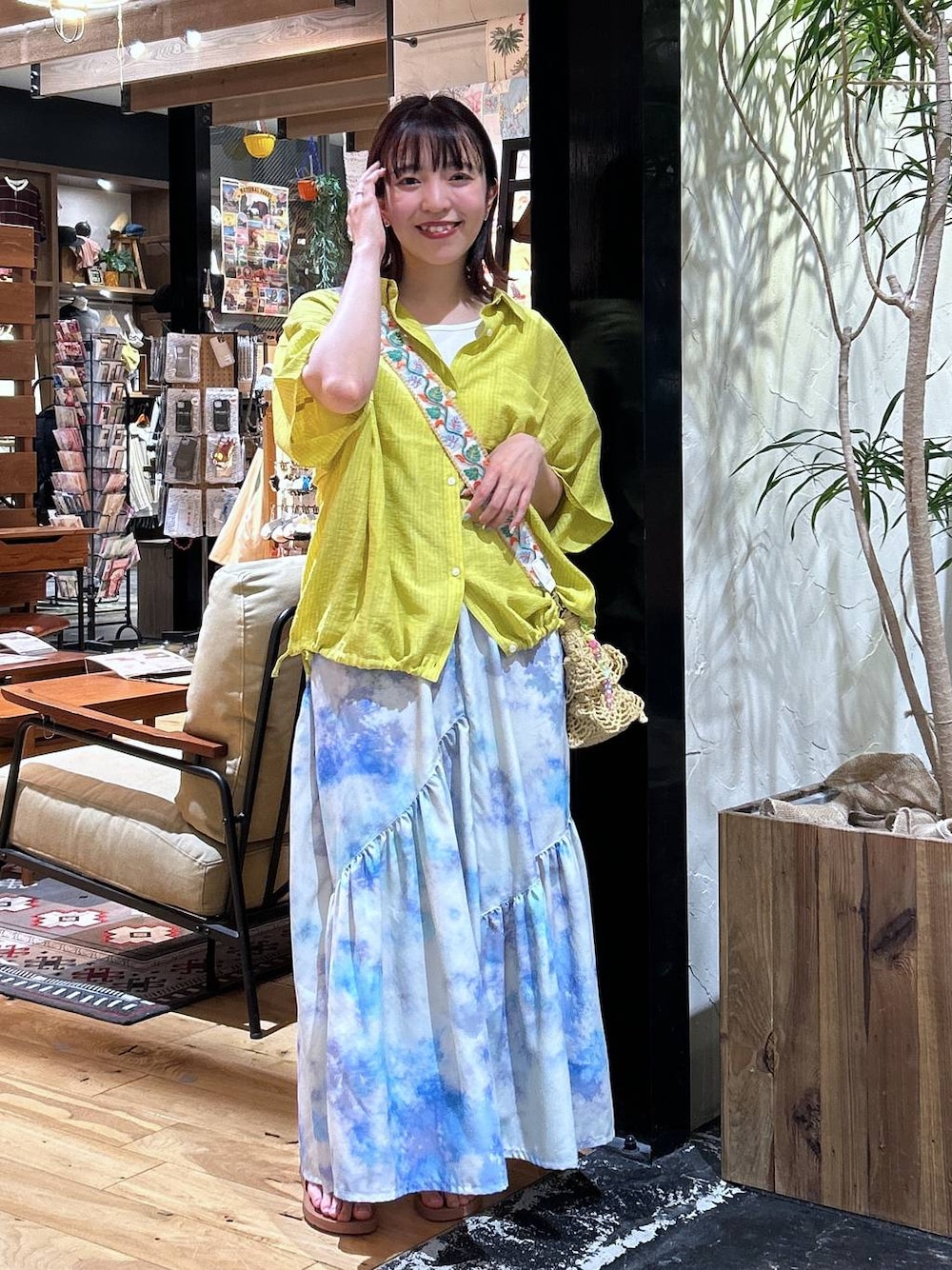 「テーマパーク、個性派、低身長、カジュアル、体型カバー、休日コーデ、デート/ロマンティック、楽ちんコーデ、春コーデ、女子会、ゆったり、niko and ...、夏コーデ、骨格ウェーブ、シャツ」｜「niko and...のスーピマ2WAYタンクトップ（タンクトップ、グレー系）」を使った、h0peeekoさん（レディース・151cm）の夏コーディネートの1枚目の写真