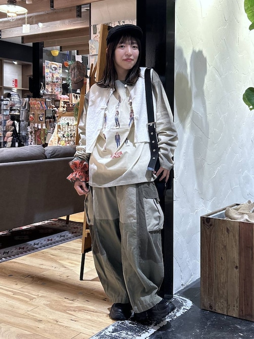 STRANGER THINGS】コラボカラビナ付きシュシュ（シュシュ）｜niko and