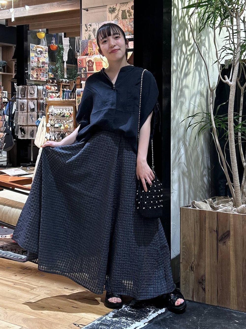 「低身長、カジュアル、体型カバー、休日コーデ、デート/ロマンティック、春コーデ、楽ちんコーデ、女子会、ゆったり、niko and ...、夏コーデ、リラックス、旅行、テーマパーク、骨格ウェーブ」｜「niko and...のスーピマ2WAYタンクトップ（タンクトップ、グレー系）」を使った、h0peeekoさん（レディース・151cm）の春コーディネートの1枚目の写真