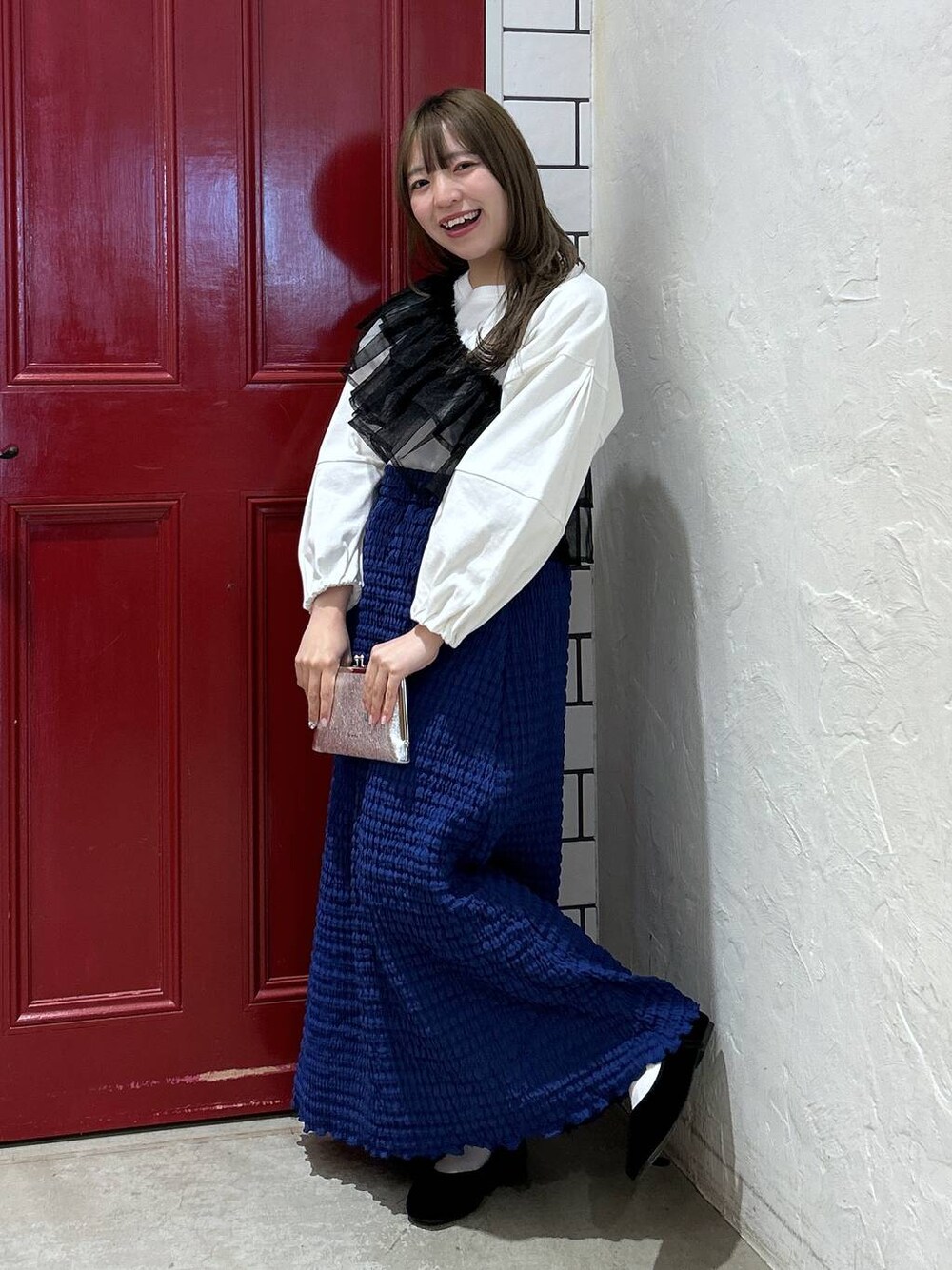 「低身長、カジュアル、旅行、テーマパーク、体型カバー、休日コーデ、デート/ロマンティック、楽ちんコーデ、春コーデ、女子会、ゆったり、niko and ...、ドットエスティ春コーデ、リラックス、ウエストゴム」｜「niko and...のマルチWAYチュールフリルプルオーバー（Tシャツ/カットソー、ブラック系）」を使った、h0peeekoさん（レディース・152cm）の春コーディネートの1枚目の写真