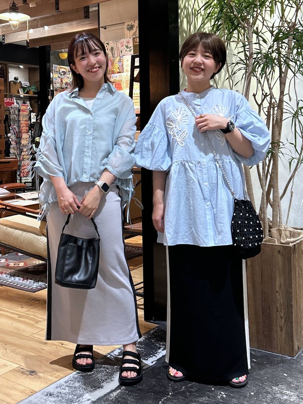「低身長、カジュアル、体型カバー、休日コーデ、デート/ロマンティック、楽ちんコーデ、春コーデ、女子会、ゆったり、niko and ...、ブランドミックス、LEPSIM、夏コーデ、骨格ウェーブ、シャツ」｜「niko and...のスーピマ2WAYタンクトップ（タンクトップ、グレー系）」を使った、h0peeekoさん（レディース・151cm）の夏コーディネートの1枚目の写真