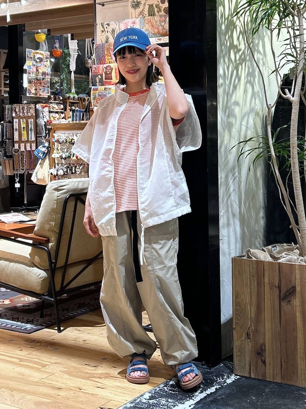 「ゆったり、低身長、カジュアル、体型カバー、休日コーデ、デート/ロマンティック、楽ちんコーデ、春コーデ、女子会、niko and ...、夏コーデ、骨格ウェーブ、Tシャツ、リラックス、旅行」｜「niko and...のオリジナルアソートロゴ刺繍キャップ（キャップ、ブルー系）」を使った、h0peeekoさん（レディース・151cm）の春コーディネートの1枚目の写真