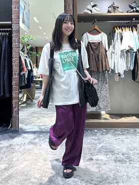 「niko and...（ニコアンド）のサテンジャガードパンツ（その他パンツ、パープル系）」を使った、h0peeekoさん（レディース・152cm）の春コーディネート
