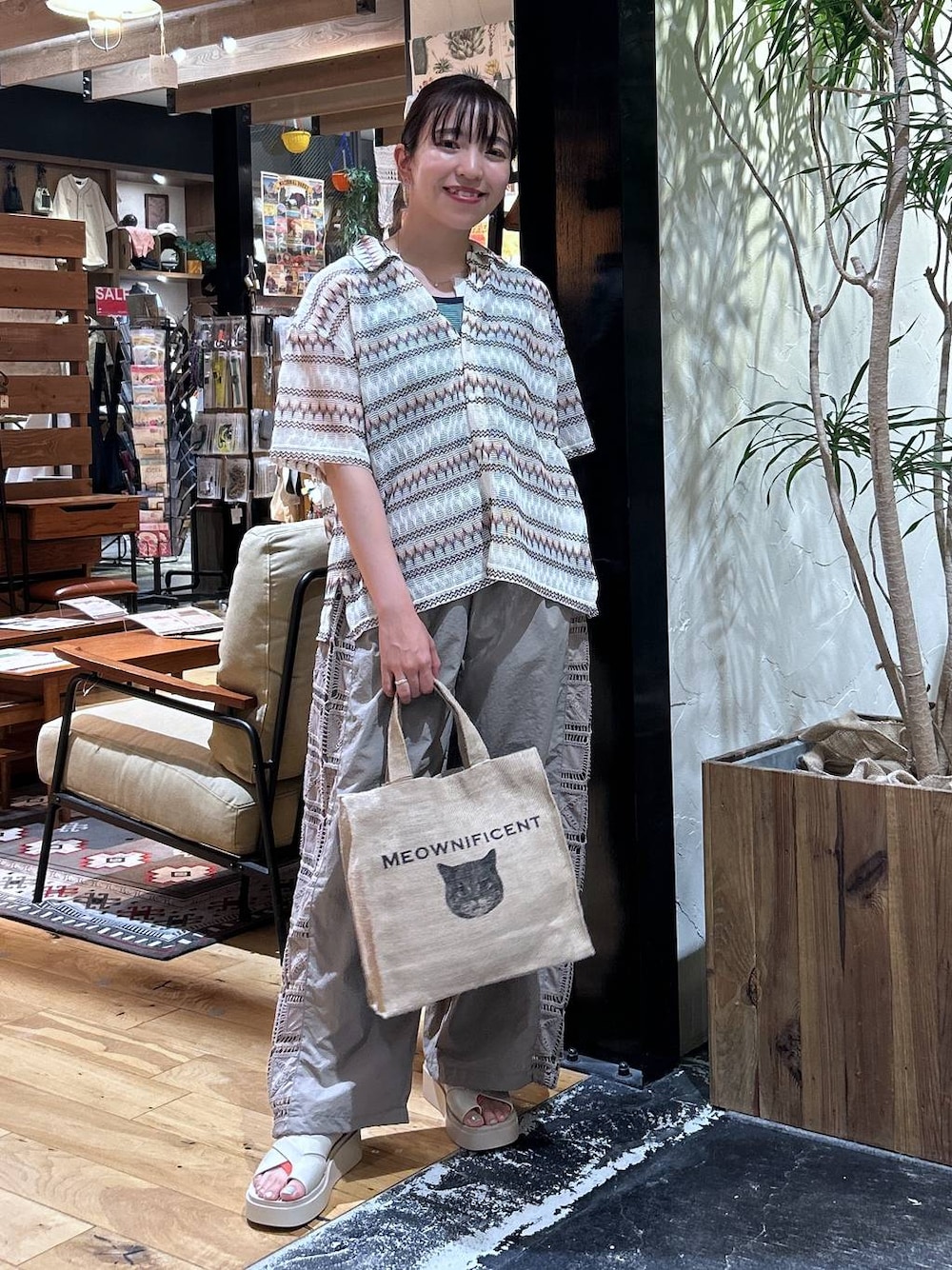 「ワイドパンツ、サンダル、リラックス、低身長、カジュアル、体型カバー、休日コーデ、デート/ロマンティック、楽ちんコーデ、女子会、ゆったり、niko and ...、夏コーデ、秋コーデ、骨格ウェーブ」｜「niko and...のオリジナル厚底トングサンダル（サンダル、ベージュ系）」を使った、h0peeekoさん（レディース・151cm）の夏コーディネートの1枚目の写真
