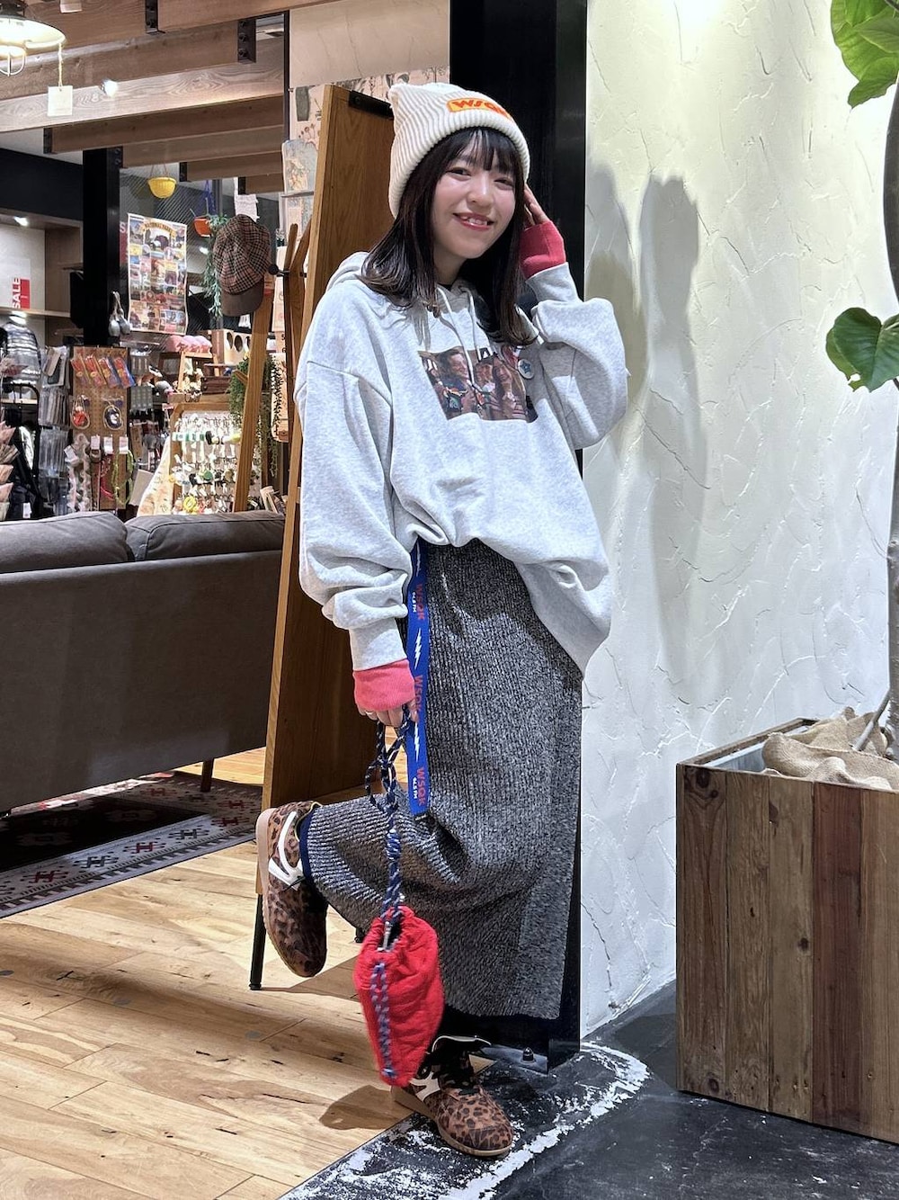 ストレンジャーシングス ニコアンド コラボ 缶バッチ付きパーカー エル