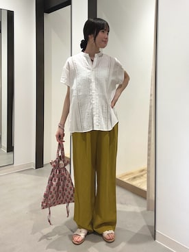 「URBAN RESEARCH DOORS（アーバンリサーチドアーズ）のコットンレース切替ブラウス（シャツ/ブラウス、ホワイト系）」を使った、内山千笑さん（レディース・160cm）の夏コーディネート