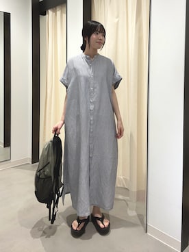 「URBAN RESEARCH DOORS（アーバンリサーチドアーズ）のFORK&SPOON　リネンレーヨンシャツワンピース（ワンピース、ブルー系）」を使った、内山千笑さん（レディース・160cm）の春コーディネート