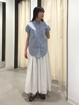 「GYMPHLEX（ジムフレックス）のFRENCH SLEEVE SHIRT（シャツ/ブラウス、ブルー系）」を使った、内山千笑さん（レディース・160cm）の春コーディネート