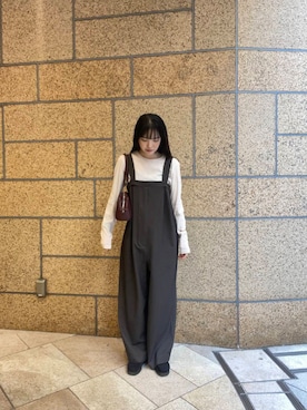 「アイテム（サロペット/オーバーオール、グレー系）」を使った、内山千笑さん（レディース・161cm）の秋コーディネート