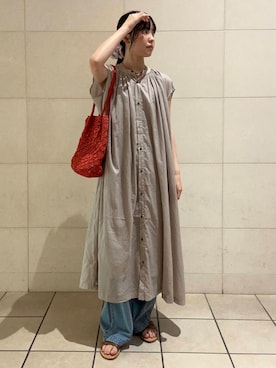 「アイテム（トートバッグ、オレンジ系）」を使った、内山千笑さん（レディース・161cm）の夏コーディネート