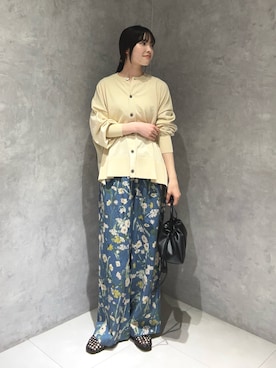 「かぐれ（カグレ）のリネンクルーネックカーディガン（カーディガン/ボレロ、イエロー系）」を使った、内山千笑さん（レディース・160cm）の春コーディネート