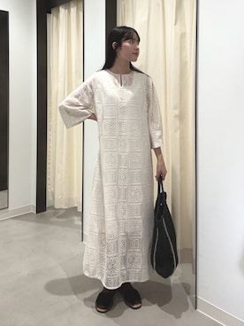 「URBAN RESEARCH DOORS（アーバンリサーチドアーズ）のレースワンピース（ワンピース、ベージュ系）」を使った、内山千笑さん（レディース・160cm）の春コーディネート