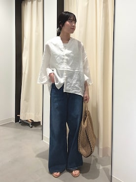 「URBAN RESEARCH DOORS（アーバンリサーチドアーズ）のリネンフレアスリーブブラウス（シャツ/ブラウス、ホワイト系）」を使った、内山千笑さん（レディース・160cm）の春コーディネート
