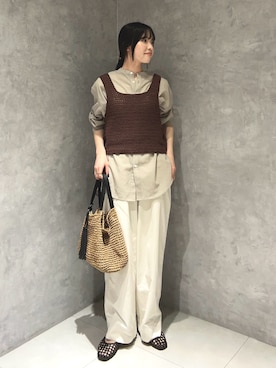 「URBAN RESEARCH DOORS（アーバンリサーチドアーズ）の『UR TECH』バンドカラーシャツ | イージーケア/UVカット/速乾/接触冷感/シアーシャツ/羽織（シャツ/ブラウス、ベージュ系）」を使った、内山千笑さん（レディース・160cm）の春コーディネート