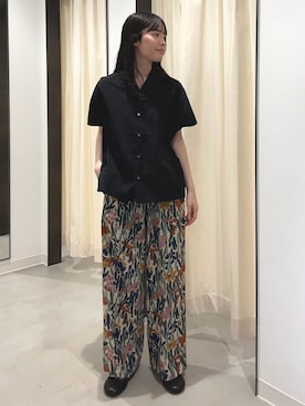 「かぐれ（カグレ）のコットンフレンチスリーブシャツ（シャツ/ブラウス、ブラック系）」を使った、内山千笑さん（レディース・160cm）の夏コーディネート