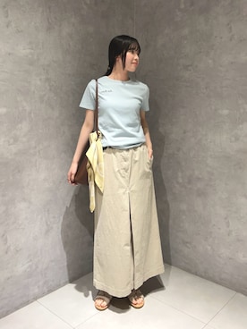 「URBAN RESEARCH DOORS（アーバンリサーチドアーズ）の『別注』PETIT BATEAU×DOORS　EMBROIDERYT-SHIRTSCUST（Tシャツ/カットソー、ブルー系）」を使った、内山千笑さん（レディース・160cm）の夏コーディネート
