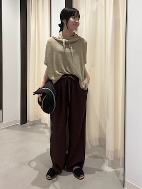 「URBAN RESEARCH DOORS（アーバンリサーチドアーズ）のリネンリヨセルイージーパンツ（その他パンツ、レッド系）」を使った、内山千笑さん（レディース・160cm）の春コーディネート