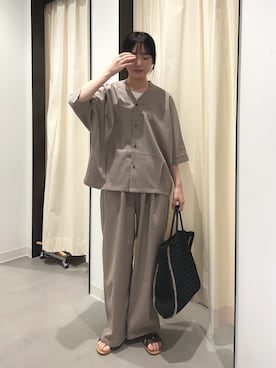 「URBAN RESEARCH DOORS（アーバンリサーチドアーズ）の『UR TECH』完声/涼ドルマン半袖シャツ（シャツ/ブラウス、ベージュ系）」を使った、内山千笑さん（レディース・160cm）の春コーディネート