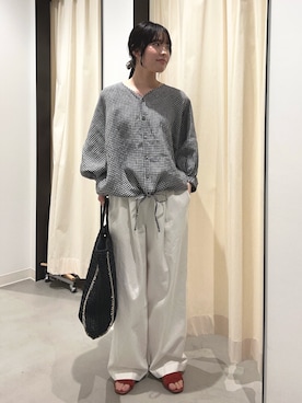 「URBAN RESEARCH DOORS（アーバンリサーチドアーズ）のリネンドロストドルマンブラウス（シャツ/ブラウス、その他）」を使った、内山千笑さん（レディース・160cm）の春コーディネート