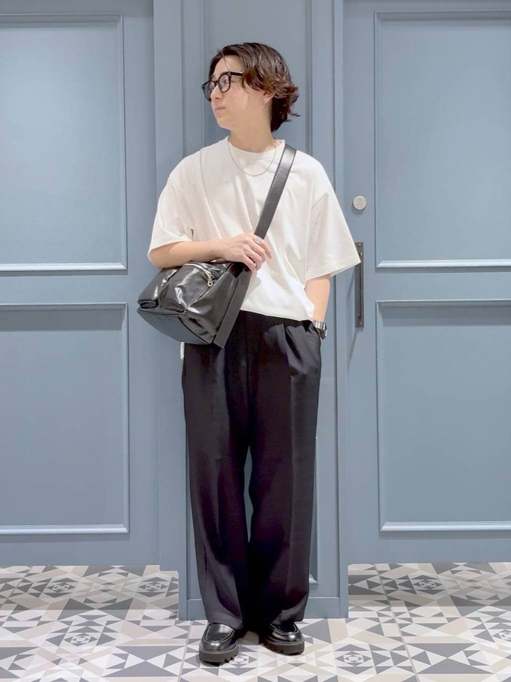 「ゆったり、カジュアル、低身長、休日コーデ、デート/ロマンティック、骨格ストレート、ミリタリー、トラッド、スポーティ、ストリート、RAGEBLUE、Tシャツ、ワイドパンツ、夏コーデ、バッグ」｜「RAGEBLUEのステンレスアソートチェーンネックレス（ネックレス、その他）」を使った、はいねさん（メンズ・165cm）の夏コーディネートの1枚目の写真
