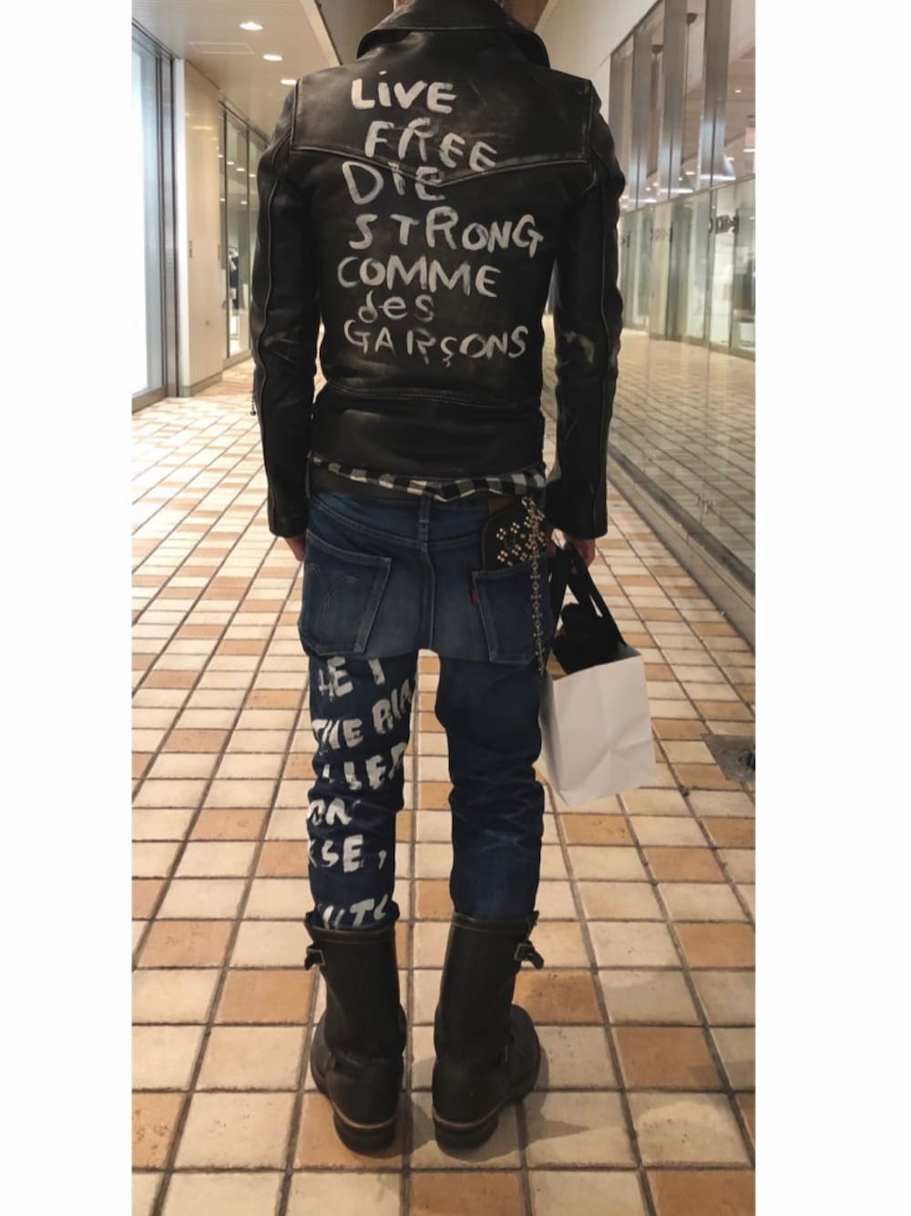 「glambのアイテム（デニムパンツ、ブルー系）」を使った、HARUMICHIさん（メンズ・170cm）の冬コーディネートの1枚目の写真