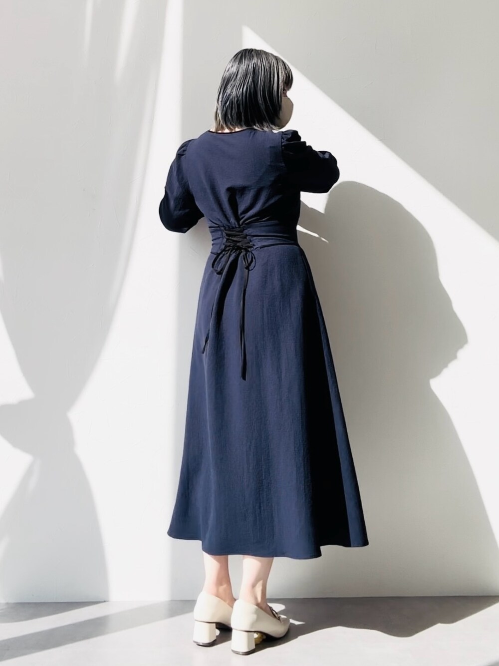 「ニッセングラマー、大きい胸レディースファッション、スタッフ、春コーデ、おでかけコーデ、お呼ばれスタイル、お呼ばれワンピ、ネイビー」｜「nissenの【大きい胸専用】コルセット×パイピング　カットジョーゼット素材長袖ウエスト切り替えワンピース（ワンピース、ブルー系）」を使った、むよさん（レディース・158cm）の春コーディネートの1枚目の写真