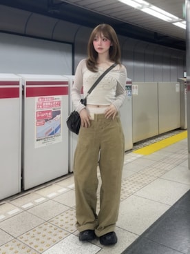 「SLY（スライ）のアイテム（パンツ）」を使った、タカハシモエさん（レディース・162cm）の秋コーディネート