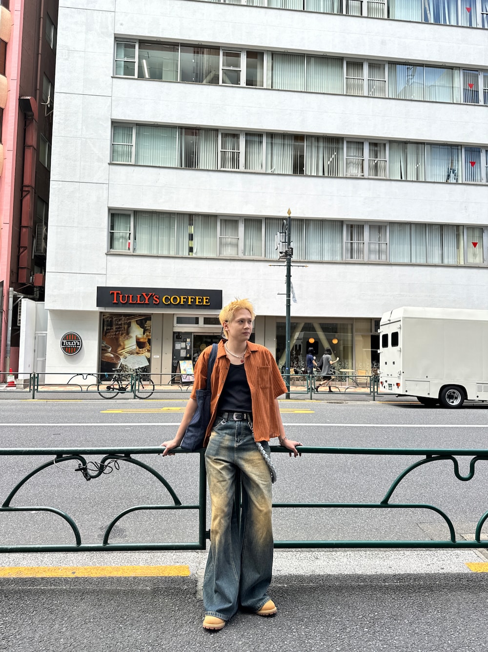 「夏コーデ、夏、初夏コーデ、東京著衣、APC、Timberland、夏服、休日コーデ、休日コーデ🍊、低身長、低身長コーデ、低身長男子、プチプラ、きれいめカジュアル、休日スタイル」｜「AGILITYのアイテム（シャツ/ブラウス、オレンジ系）」を使った、William 蘇 🇹🇼さん（メンズ・170cm）の夏コーディネートの1枚目の写真