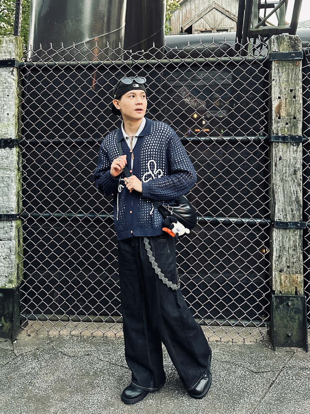 「休日コーデ、秋冬コーデ、低身長コーデ、秋のコーデ、秋服、秋コーデ、秋服コーデ、低身長、低身長男子、Taiwan、fasion、streetstyle、outfit、ootdtw、ootd」｜「AGILITYのアイテム（デニムパンツ、ブラック系）」を使った、William 蘇 🇹🇼さん（メンズ・170cm）の秋コーディネートの1枚目の写真