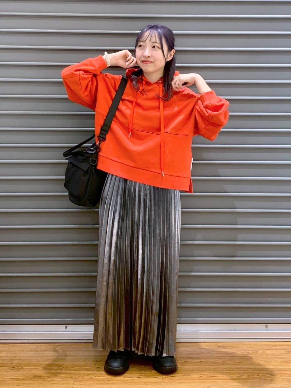 「低身長、カジュアル、きれいめ、ゆったり、スカート、デート/ロマンティック、旅行、女子会、ベーシック/シンプル、20代_LEPSIM、低身長_LEPSIM、休日コーデ、楽ちんコーデ、きれいめカジュアル_LEPSIM、体型カバー」｜「LEPSIMの2WAY巾着ショルダー2　116580（ショルダーバッグ、ブラック系）」を使った、daharalepsimさん（レディース・151cm）の冬コーディネートの1枚目の写真