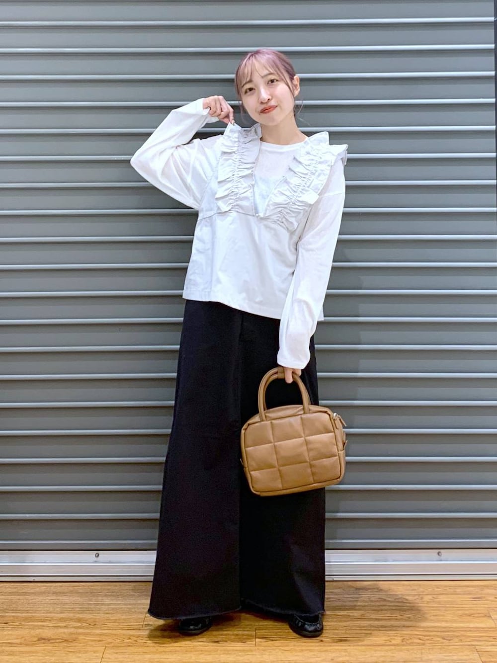 LEPSIM（レプシィム）の「深Vフリルノースリーブブラウス 142950