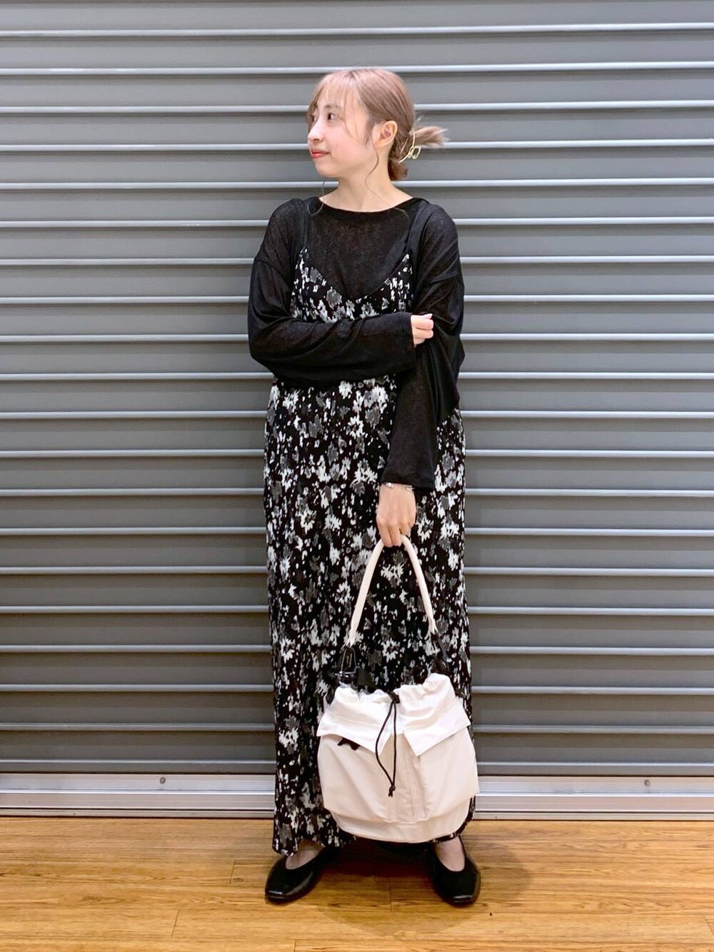 「ドットエスティ秋コーデ、低身長、カジュアル、きれいめ、休日コーデ、楽ちんコーデ、きれいめカジュアル_LEPSIM、体型カバー、ラフ、LEPSIM、着痩せ・細見え、ゆったり、ワンピース、秋コーデ、秋冬新作」｜「LEPSIMのシアーメランジロンT　104246（Tシャツ/カットソー、ブラック系）」を使った、daharalepsimさん（レディース・151cm）の秋コーディネートの1枚目の写真