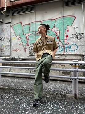 「ロゴシャツ」｜かんさん（メンズ・173cm）の春コーディネート