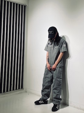 「カーゴパンツコーデ」｜「アイテム（帽子）」を使った、かんさん（メンズ・173cm）の春コーディネート