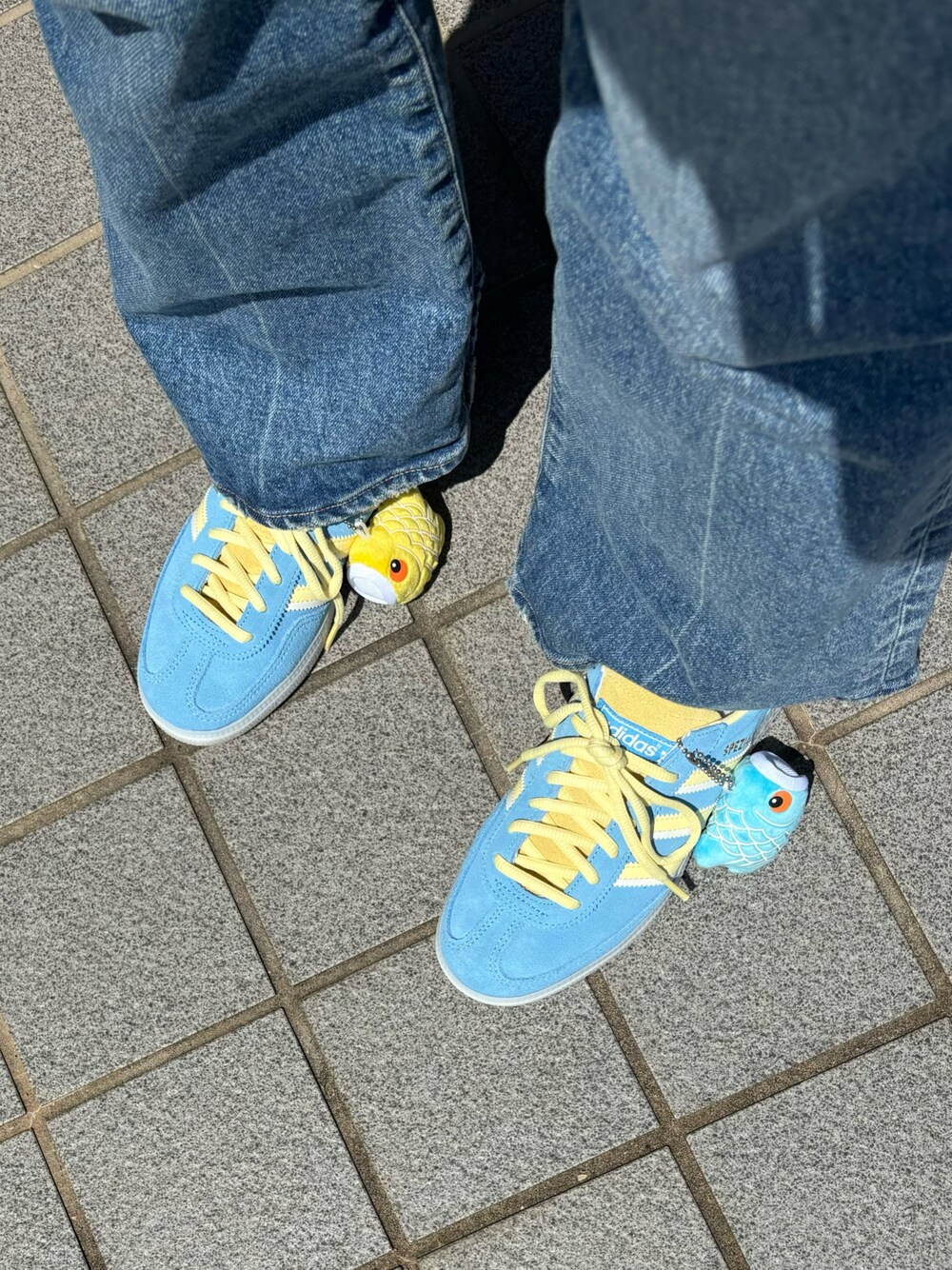 「大人カジュアル、instagram、スニーカー、デニム、春コーデ、ootd、おしゃれさんと繋がりたい、カジュアルコーデ、adidas、adidashandballspezial、モード、こどもの日、大人コーデ」｜「adidasのアイテム（スニーカー、ブルー系）」を使った、RaBBiさん（レディース・162cm）の春コーディネートの1枚目の写真