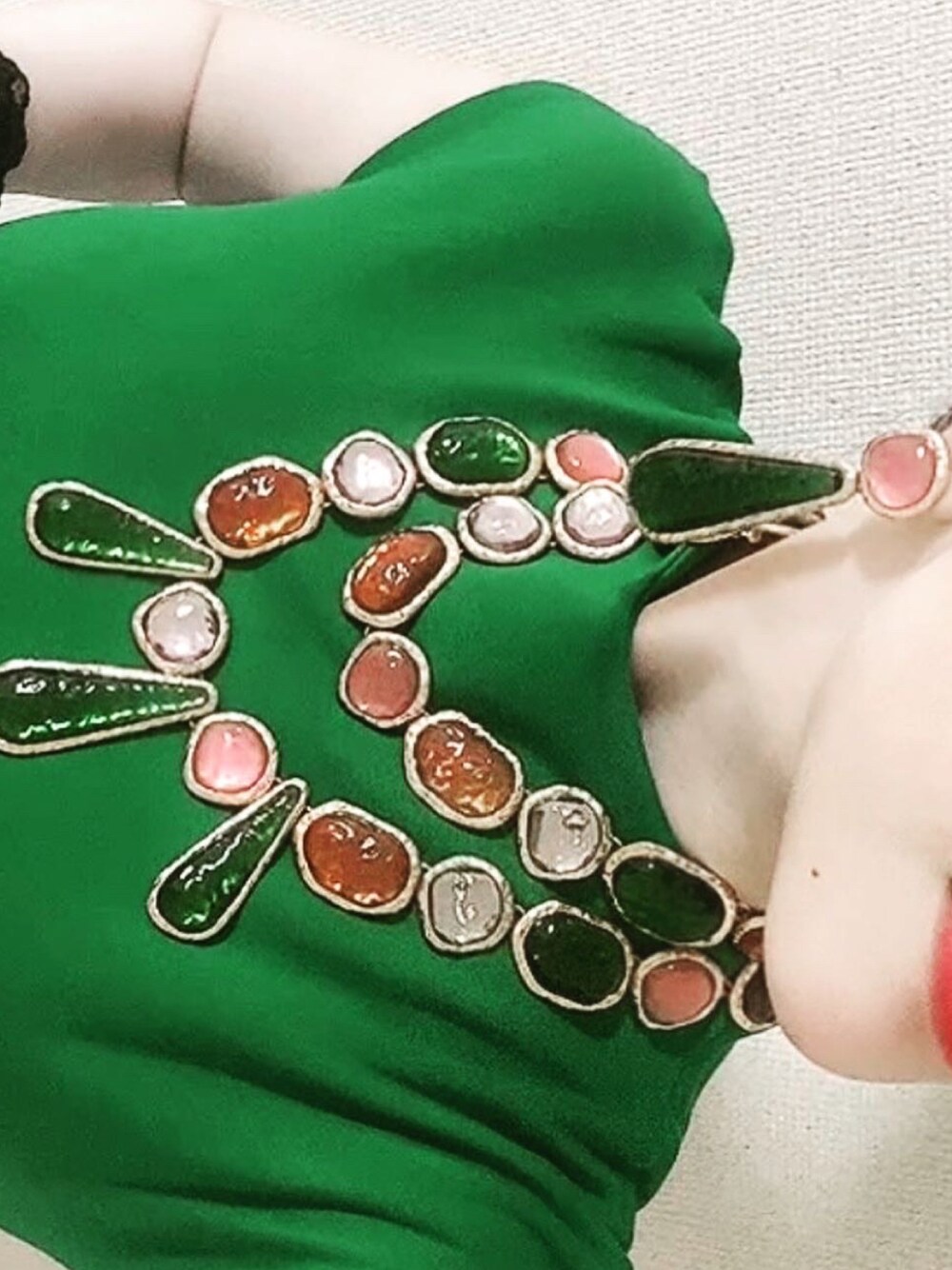 「夏ファッション、おでかけコーデ、きれいめコーディネート、ootd、instagram、おしゃれさんと繋がりたい、タイトワンピース、大人コーデ、大人フェミニン、ゴージャス、大ぶりアクセサリー、カラーコーデ、プチプラ、着回しコーデ、デートコーデ」｜「ZARAのアイテム（ワンピース、グリーン系）」を使った、RaBBiさん（レディース・162cm）の夏コーディネートの1枚目の写真