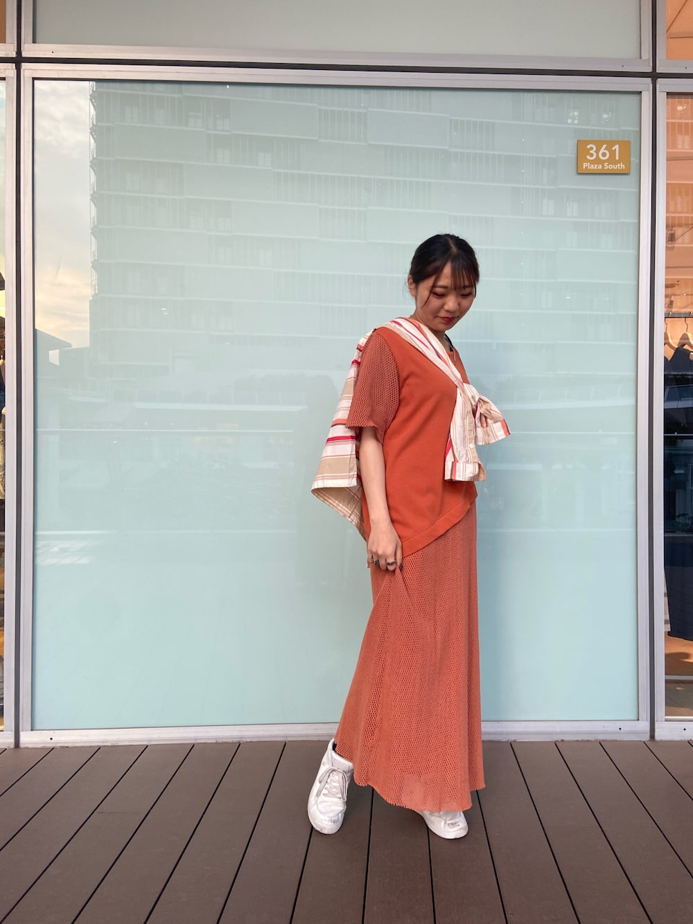 「ワンピース、AVIREX、ootd、ゆったりコーデ、夏コーデ、低身長コーデ、オレンジコーデ、AVIREXBelle、楽コーデ、お出かけコーデ日記」｜「AVIREXのCUT×MESH ONEPIECE/ カットソー×メッシュ ワンピース（ワンピース、レッド系）」を使った、yuzuさん（レディース・156cm）の春コーディネートの1枚目の写真