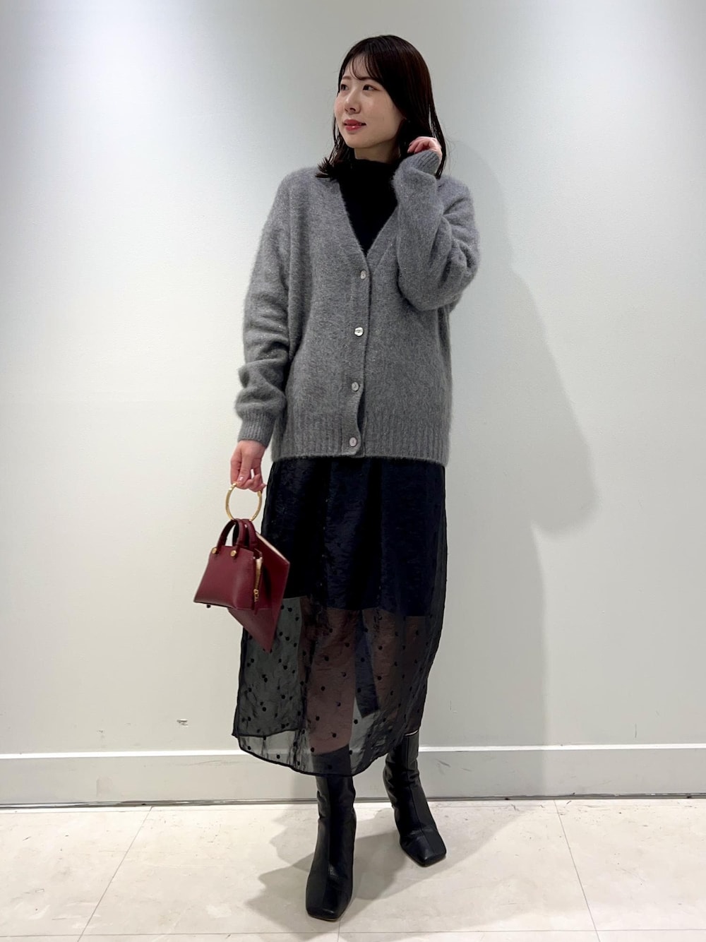 「ROPÉ、ウェーブ、ブルべ夏、混合、高身長、トップス、ニット/セーター、カーディガン、スカート、バッグ、ショルダーバッグ、シューズ、ブーツ、GGA34030、GGC34150」｜「E'PORの【24AW】EPOR Y BAG Nano（ナノ）【マルチWAY】（ショルダーバッグ、レッド系）」を使った、kanaさん（レディース・165cm）の秋コーディネートの1枚目の写真