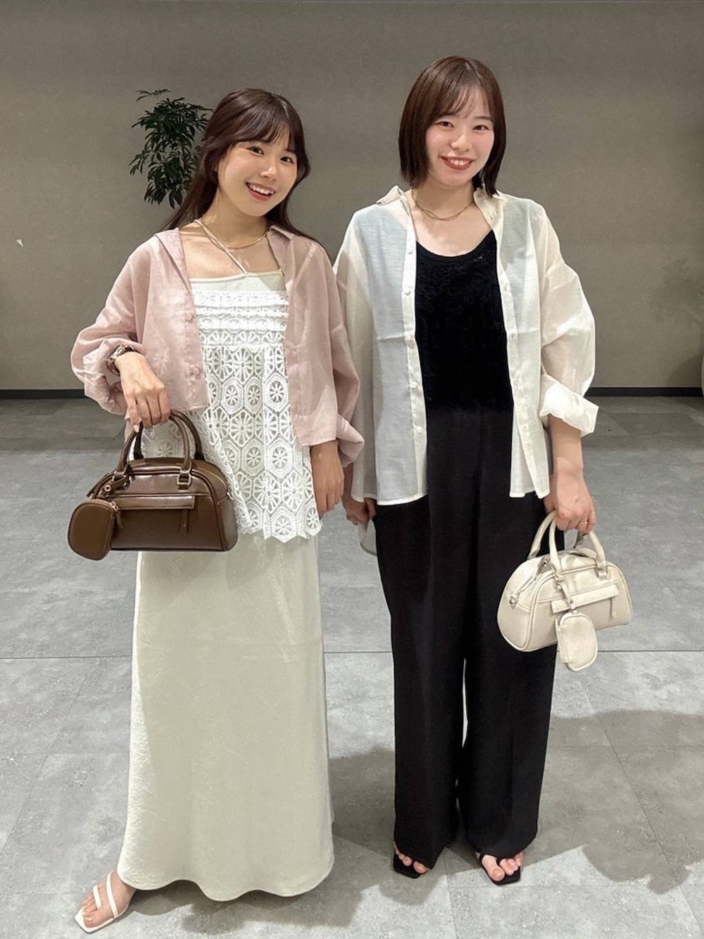 「高見え、カジュアル、ワントーン、シアートップス、シャツ、シャツスタイル、大人カジュアル、ピンク、モノトーン、ローリーズスタイル_LOWRYS FARM、LOWRYS FARM」｜「LOWRYS FARMのシアーシャツＬＳ＊　 231459（シャツ/ブラウス、ピンク系）」を使った、kumadayoooさん（レディース・158cm）の春コーディネートの1枚目の写真