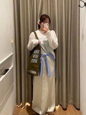 「LOWRYS FARM（ローリーズファーム）のストレッチサテンスカート　 290120（スカート、ホワイト系）」を使った、kumadayoooさん（レディース）の春コーディネート