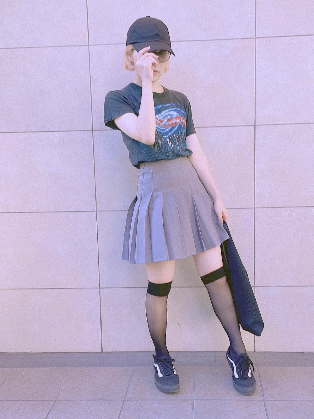 「Tシャツ、スカートスタイル、骨格ウェーブ、ブルベ夏、プリーツスカート、古着MIX、古着、バンドT、157cm、夏コーデ、ootd」｜「Miniministoreのアイテム（スカート、グレー系）」を使った、bumpy221_さん（レディース・157cm）の秋コーディネートの1枚目の写真