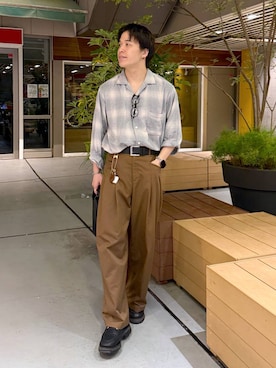 「GLOBAL WORK（グローバルワーク）のシーンレスツイルワイドパンツ/814374（その他パンツ、ブラウン系）」を使った、yasu（GLOBALWORK）さん（メンズ・175cm）の秋コーディネート