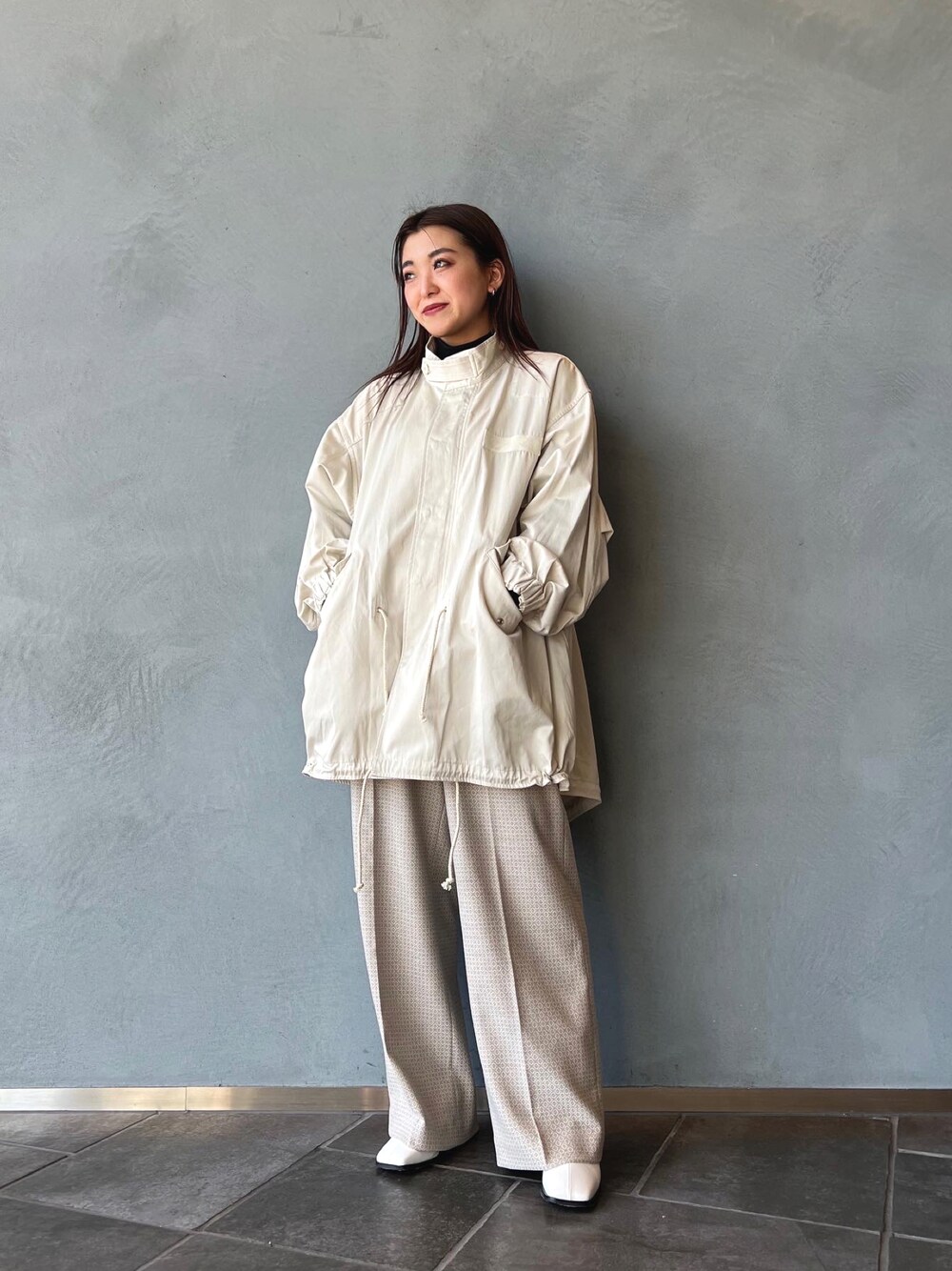 「ゆるコーデ、カジュアルコーデ、オトナカジュアル、大人かわいい、春服、モッズコート、モッズコーデ、キレイめ、低身長コーデ、ゆるパンツ、Lui's、luisfemme、リラックス、オーバーサイズ、春コーデ」｜「Lui'sのミドルモッズコート（モッズコート、ホワイト系）」を使った、makoさん（レディース・155cm）の冬コーディネートの1枚目の写真