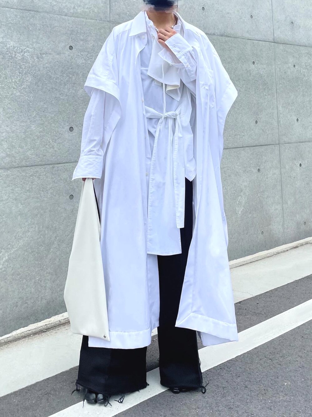 「HED MAYNER、midorikawa、midorikawa21、21AW、mellow、Maison Margiela、足袋ブーツ、シロクロ、モノトーン」｜「HED MAYNERのアイテム（シャツ/ブラウス、ホワイト系）」を使った、ryunosukeさん（メンズ・170cm）の夏コーディネートの1枚目の写真