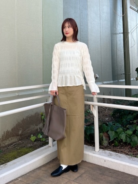 「ITEMS URBANRESEARCH（アイテムズ アーバンリサーチ）のシャーリングフレアスリーブニット（ニット/セーター、ホワイト系）」を使った、ERIKAさん（レディース・161cm）の春コーディネート