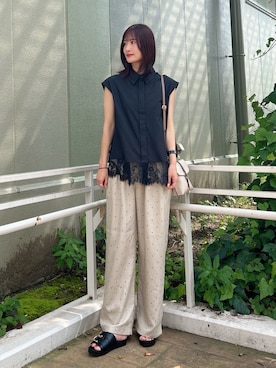 「ITEMS URBANRESEARCH（アイテムズ アーバンリサーチ）の裾レースノースリーブブラウス（シャツ/ブラウス、ブラック系）」を使った、ERIKAさん（レディース・161cm）の夏コーディネート