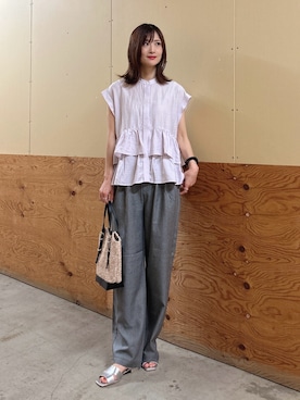 「ITEMS URBANRESEARCH（アイテムズ アーバンリサーチ）のフリル切り替えブラウス（シャツ/ブラウス、パープル系）」を使った、ERIKAさん（レディース・161cm）の夏コーディネート