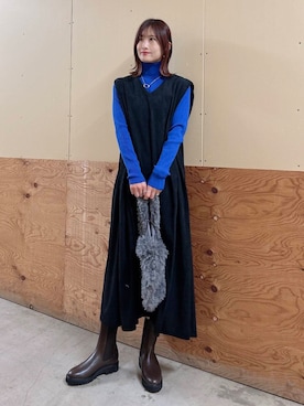 「アイテム（ジャンパースカート）」を使った、ERIKAさん（レディース・161cm）の秋コーディネート